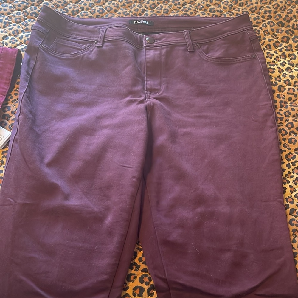 Dressbarn Roxy & Ali stretch 5 pocket jeans color Maroon